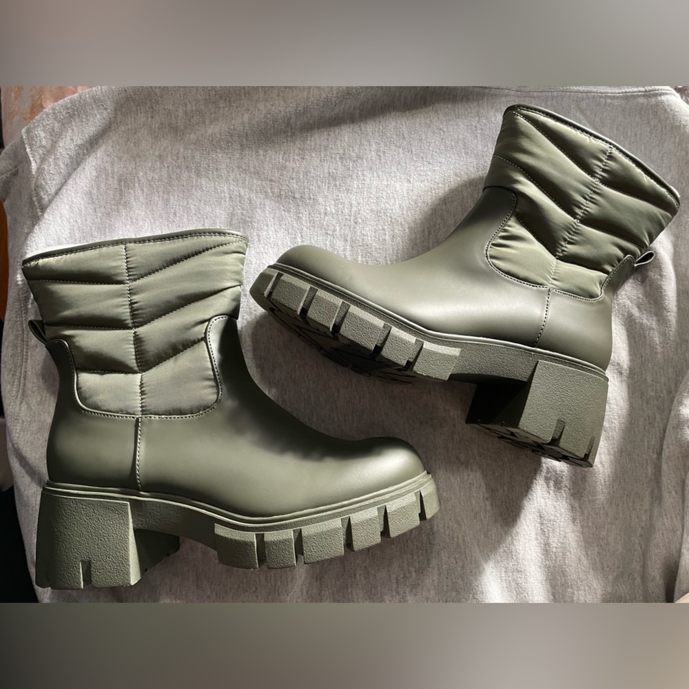 NWT Torrid Quilted Chunky Bootie Fall Winter Boots 10 W